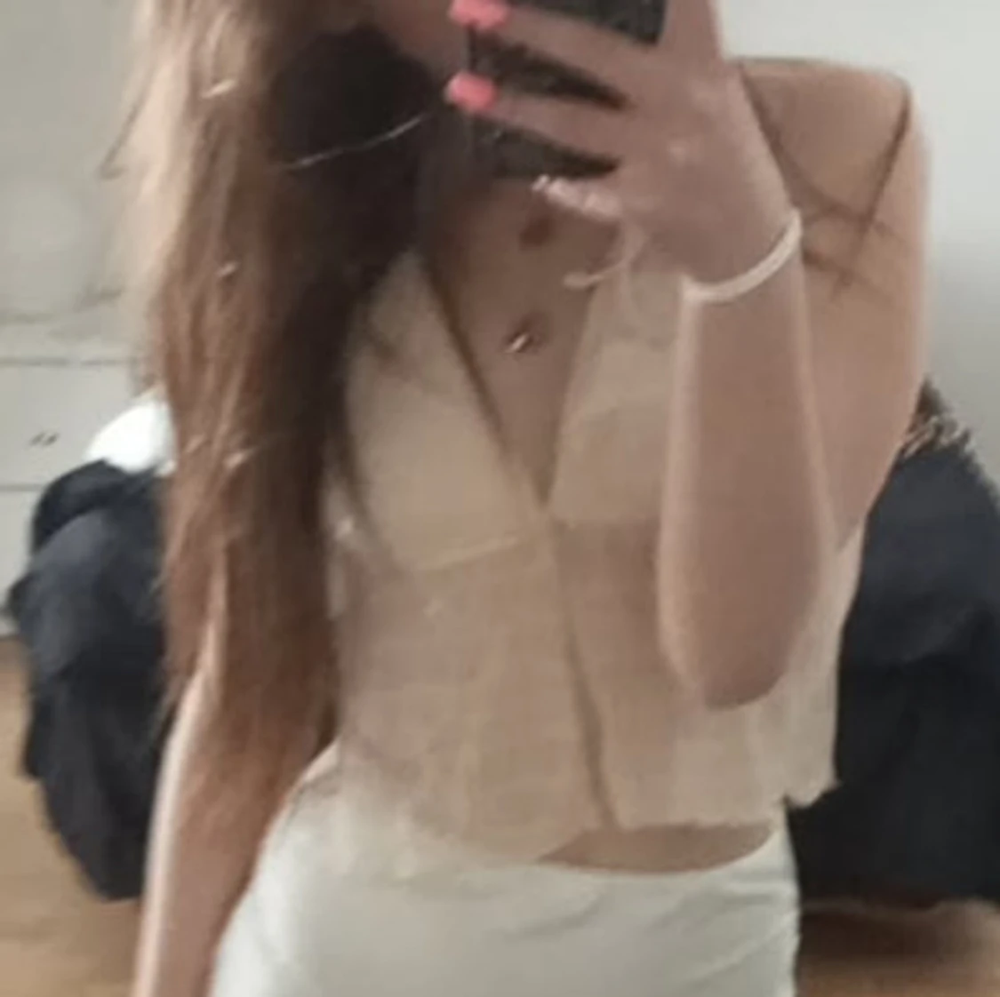 Beige croppad blus med v-ringning