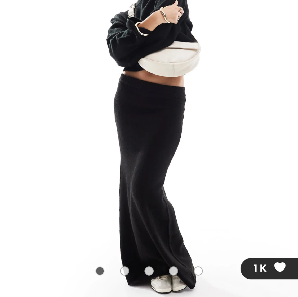 Svart stickad långkjol