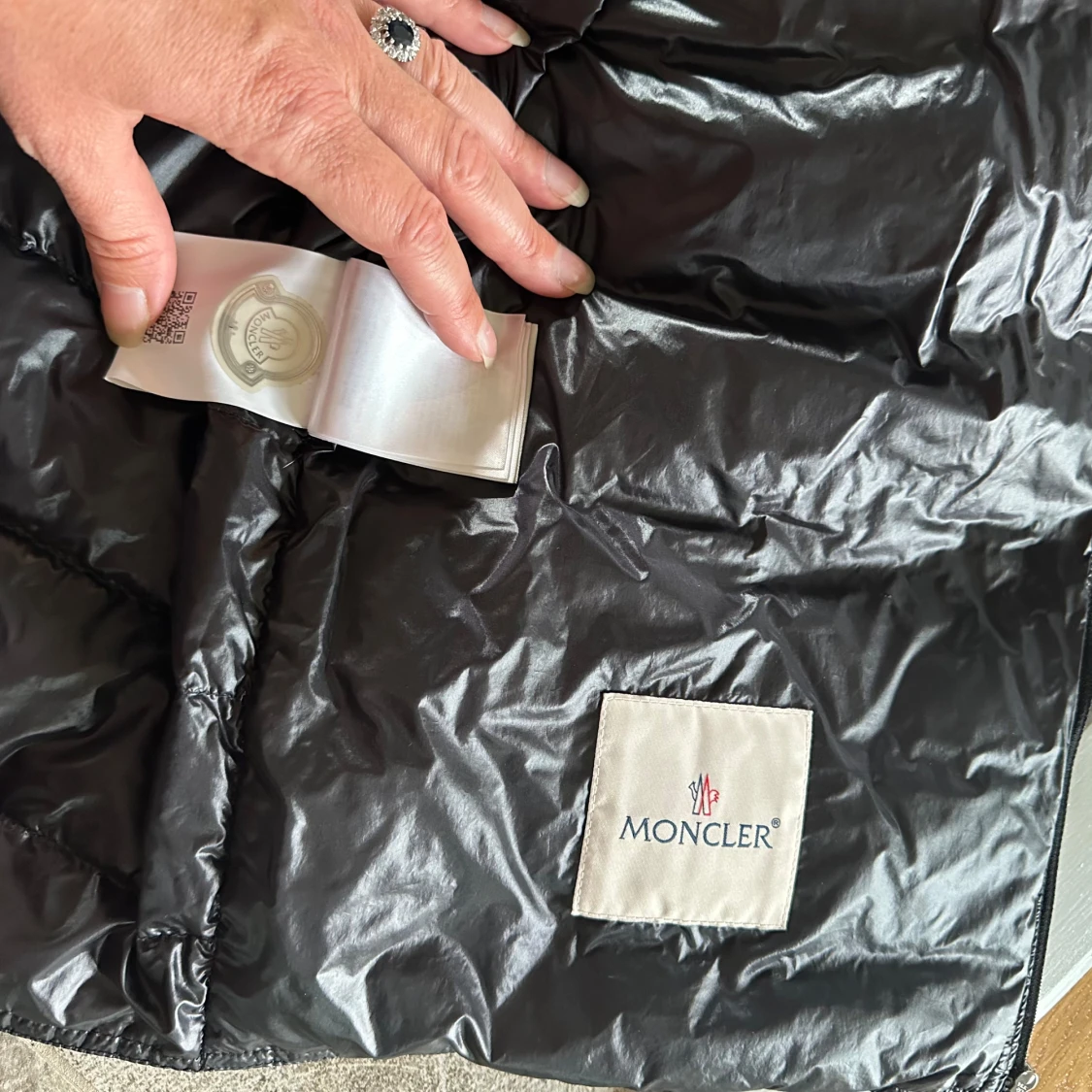 Svart dunväst från Moncler stl 2 - 2