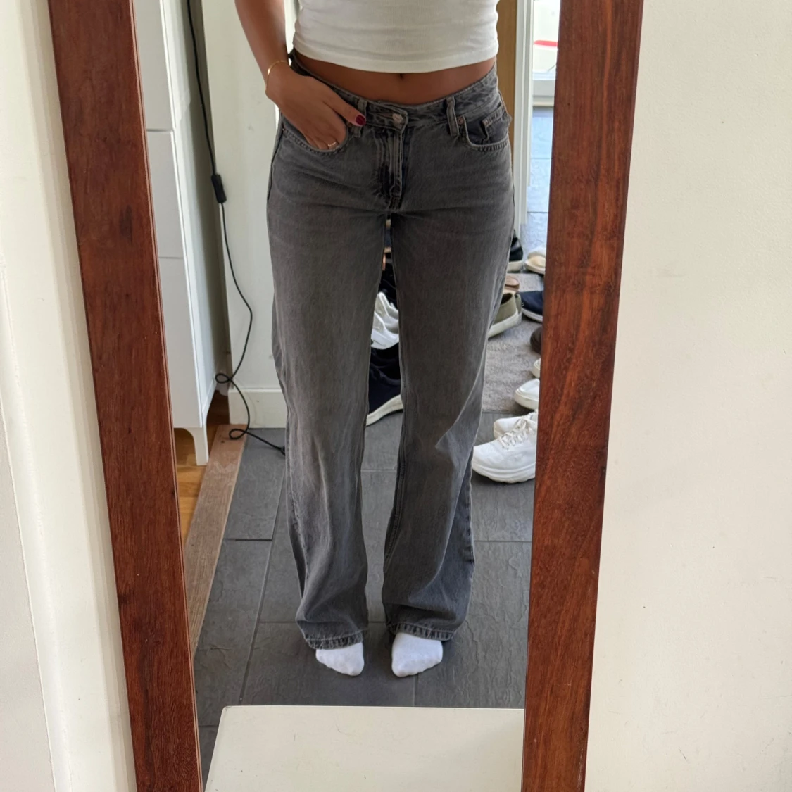 Grå raka jeans midwaist 