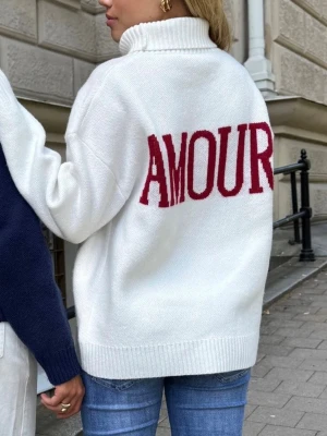 Vit stickad polo!🤍 - Vit stickad polotröja från Meet Me There 🤍 använd en gång! 