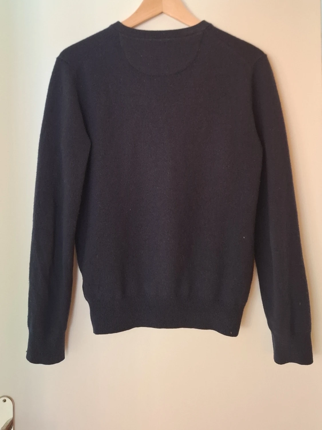 Mörkblå stickad tröja från Lagency - 1