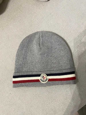Moncler mössa - Sista monc mössan finns kvar!