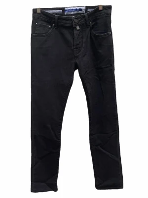 Nya Jacob Cohen Nick - Helt nya Jacob Cohen modell Nick storlek W30.          Pris går såklart att diskutera.                                             Vid fler funderingar tveka inte på att slå en signal!            /VS