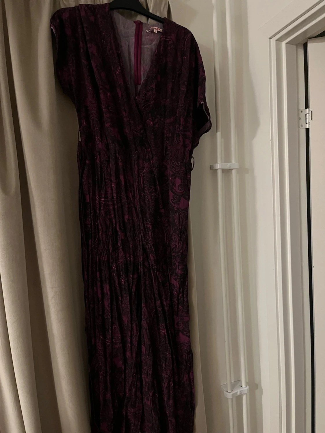 Mörklila mönstrad byxdress