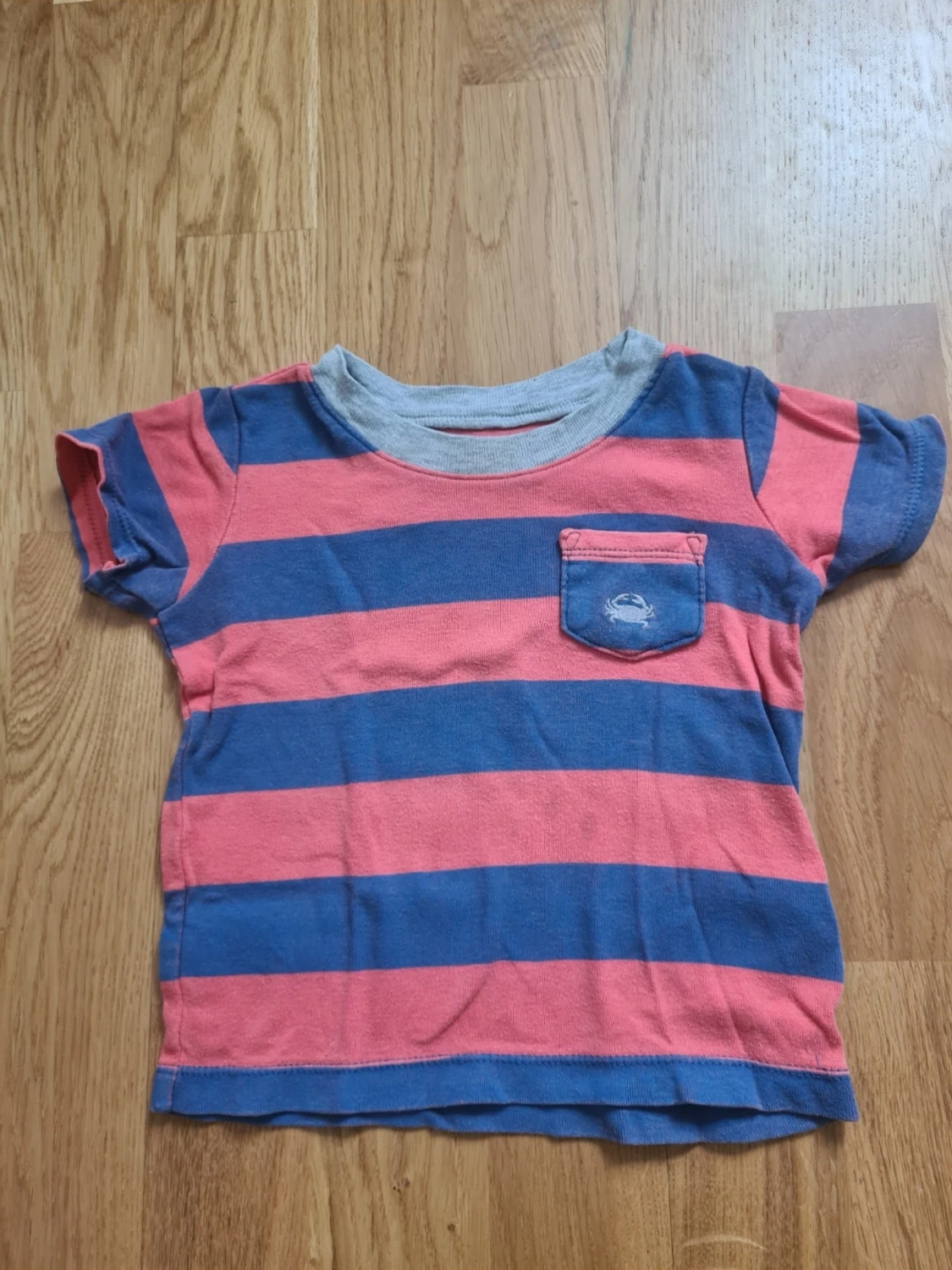 Randig t-shirt med ficka