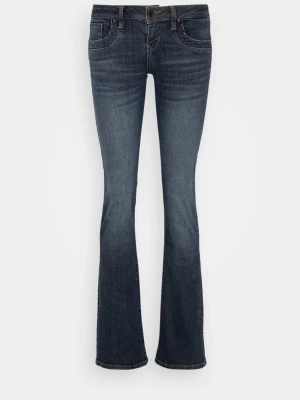 Lowwaist bootcut jeans LTB - Snygga mörkblå bootcut jeans från ltb med klassisk femficksdesign och subtila slitningar. Jeansen har låg midja och lätt utsvängda ben.  Det har inga defekter eller skador alls eftersom dom är förstora så är knappt använda😊Dom är köpta för 900