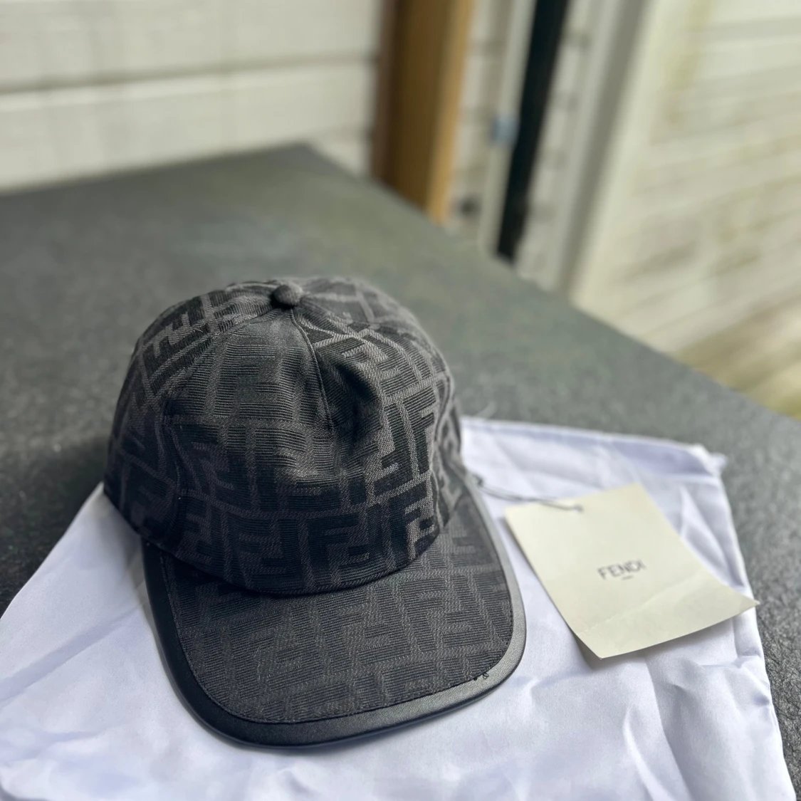 Svart Fendi keps med logomönster - 2