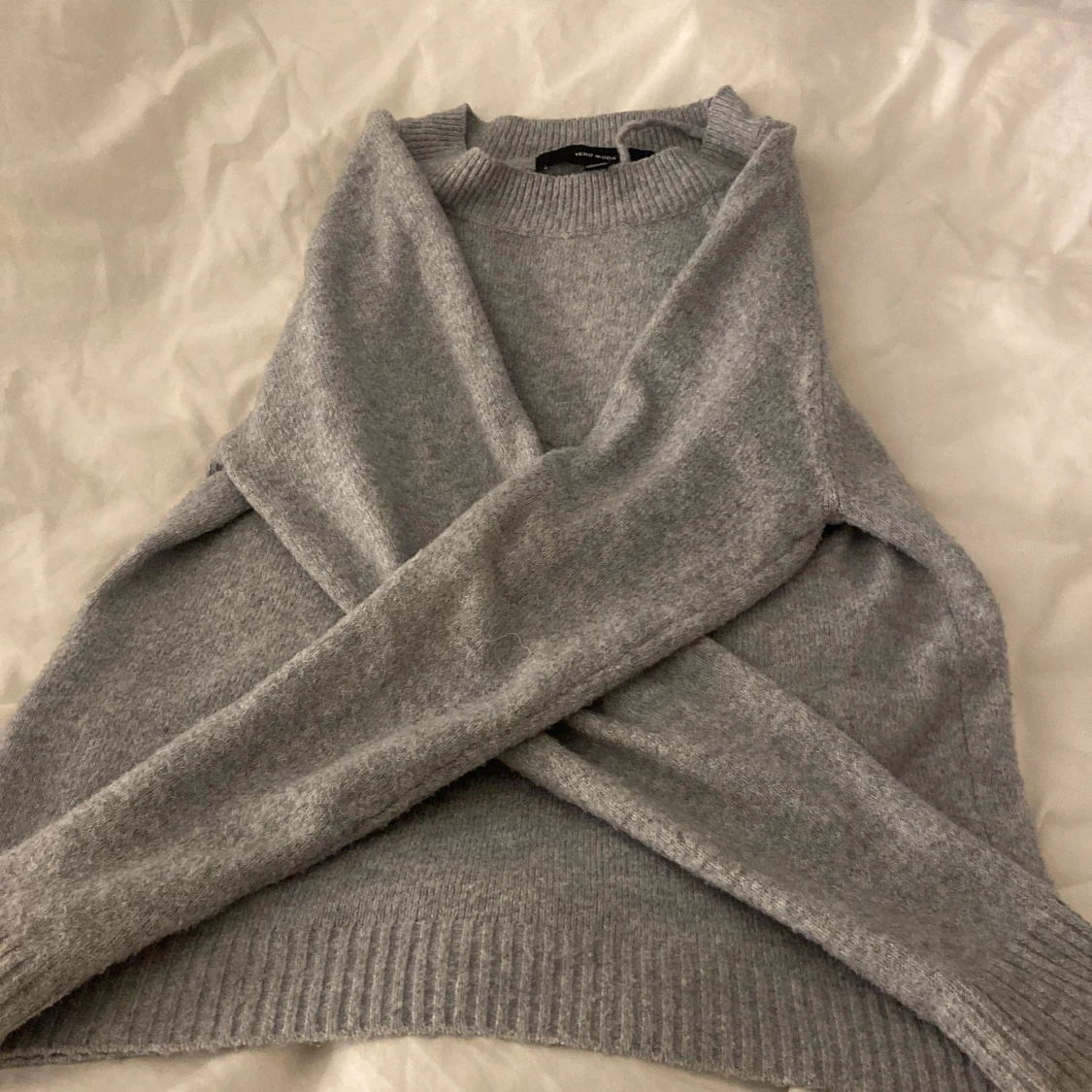 Grå stickad tröja från vero Moda - 1