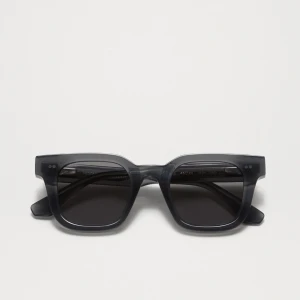 CHIMI solglasögon model 04 - Säljer ett par grå solglasögon från CHIMI. Kommer med originalfodral i vitt med CHIMI-logga. 