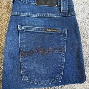 Blåa Nudie Jeans Lean Dean - Blåa Nudie Jeans||Skick 9/10||Storlek 29/32||Modell Lean Dean||Skriv vid minsta intresse||