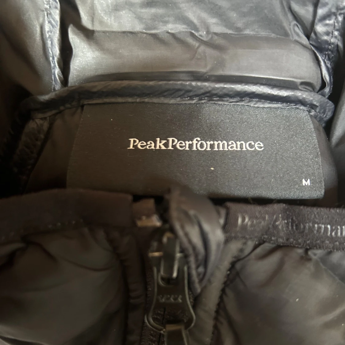 Svart dunjacka Peak Performance - 3