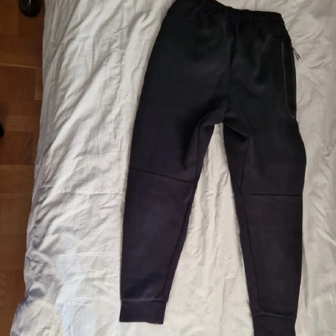 Nike mjukisbyxor i svart och grå - 1