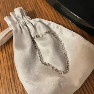 Armband äkta silver  - Säljer mitt armband i äkta silver.