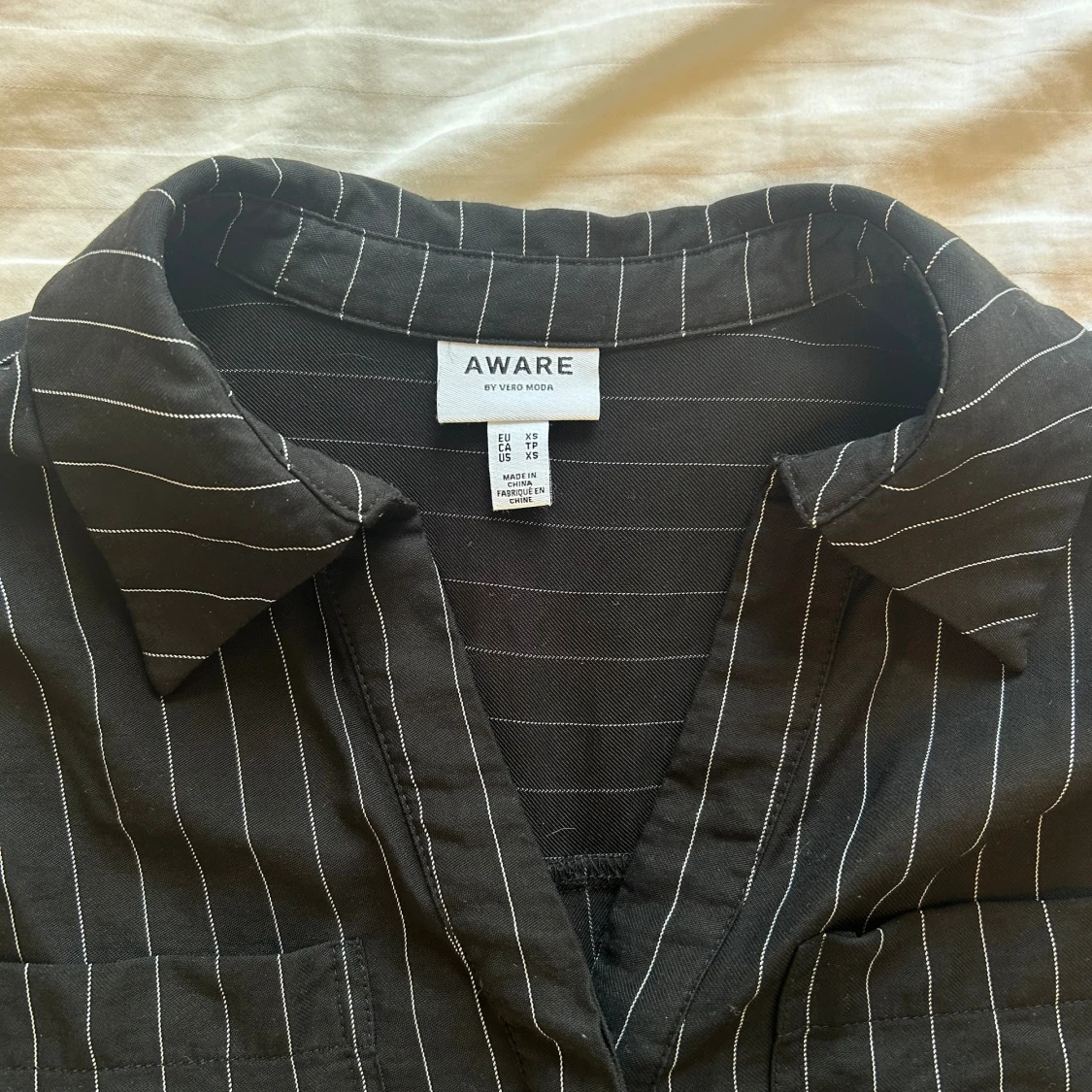 Svart randig skjorta från Aware XS - 1