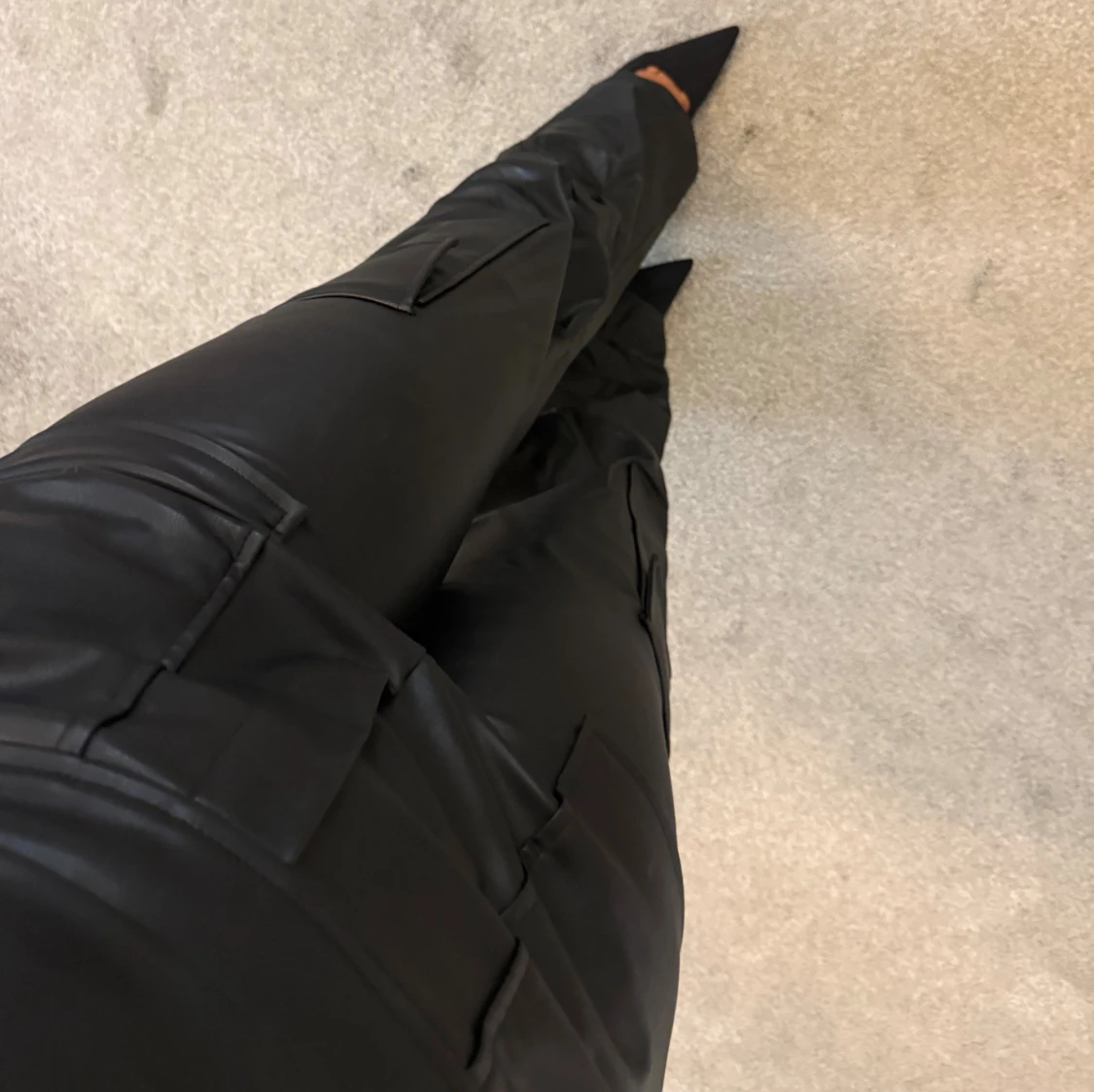 Cargojumpsuit  i skinnimitation - 3