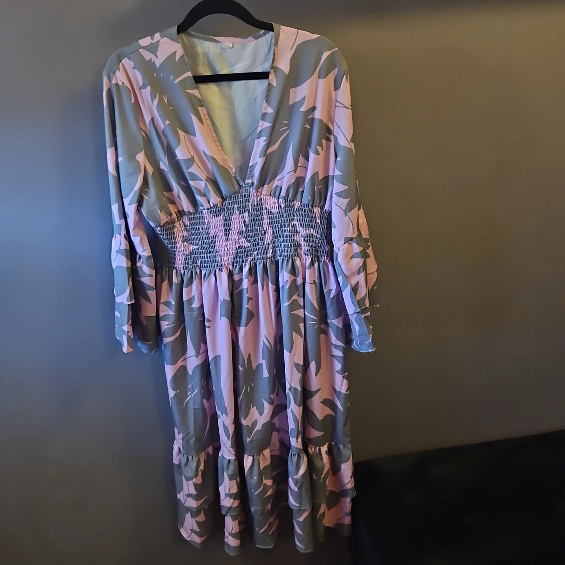 Mönstrad långklänning med v-ringning