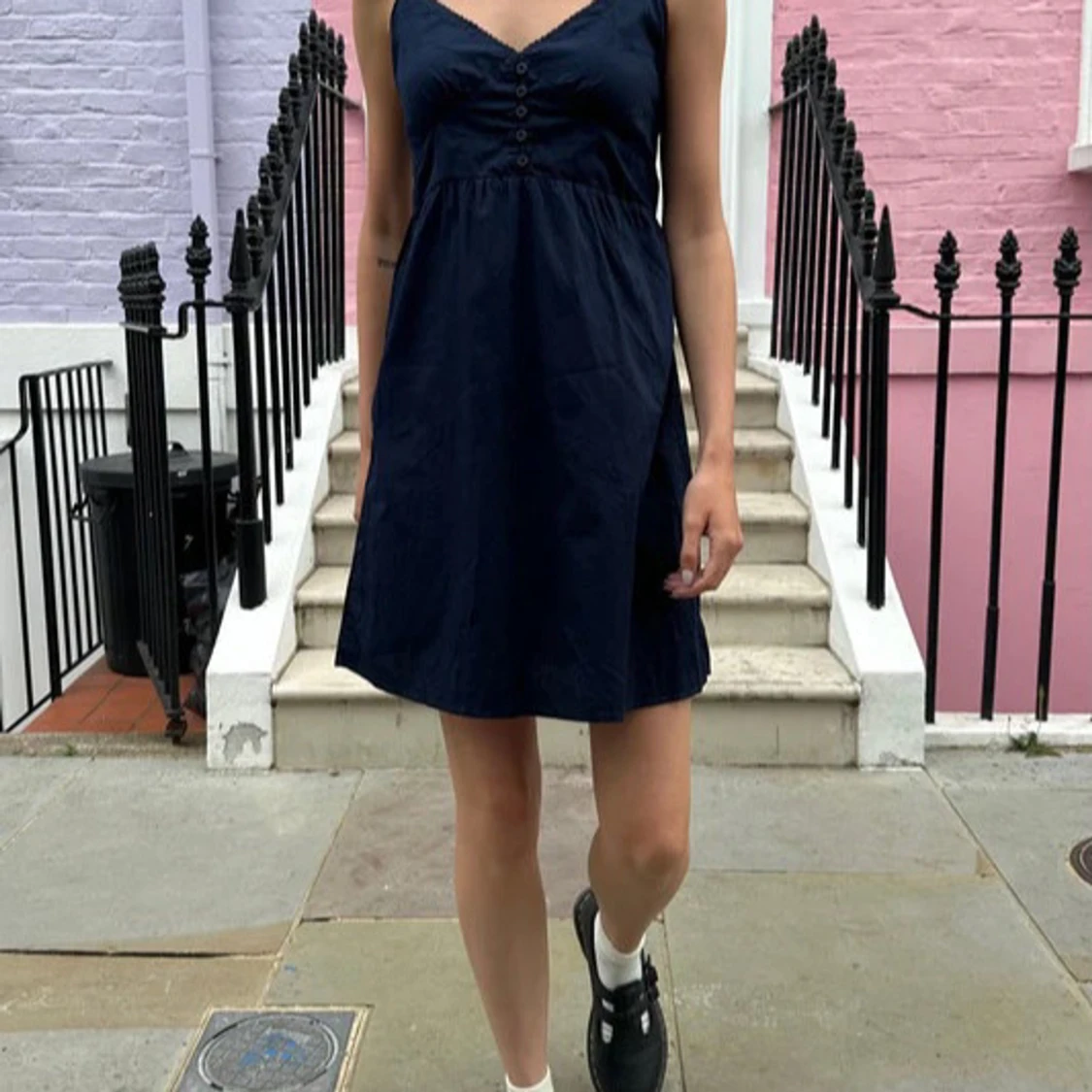 Marinblå kortklänning Brandy Melville