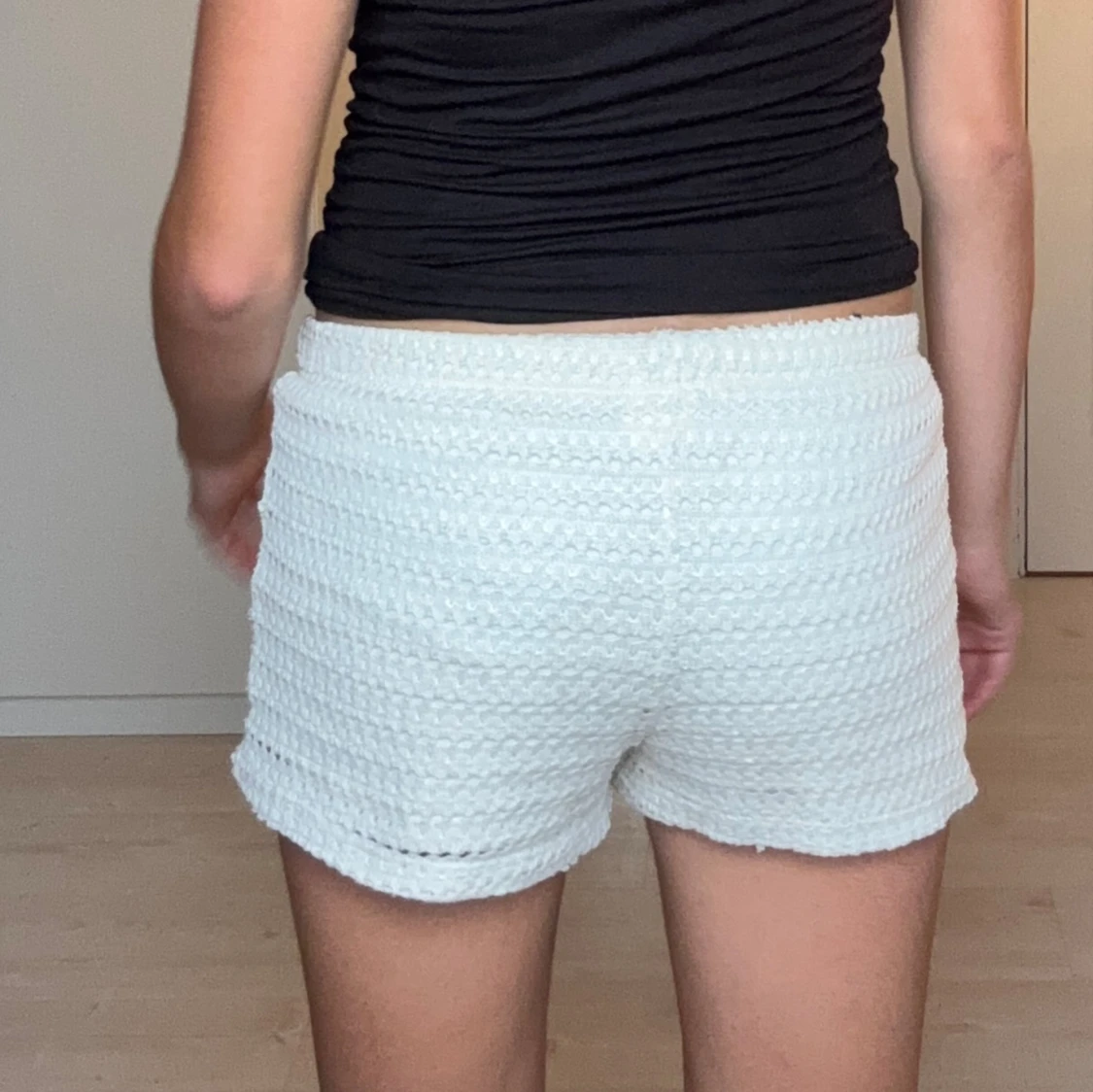 Vita virkade shorts med snörning - 1
