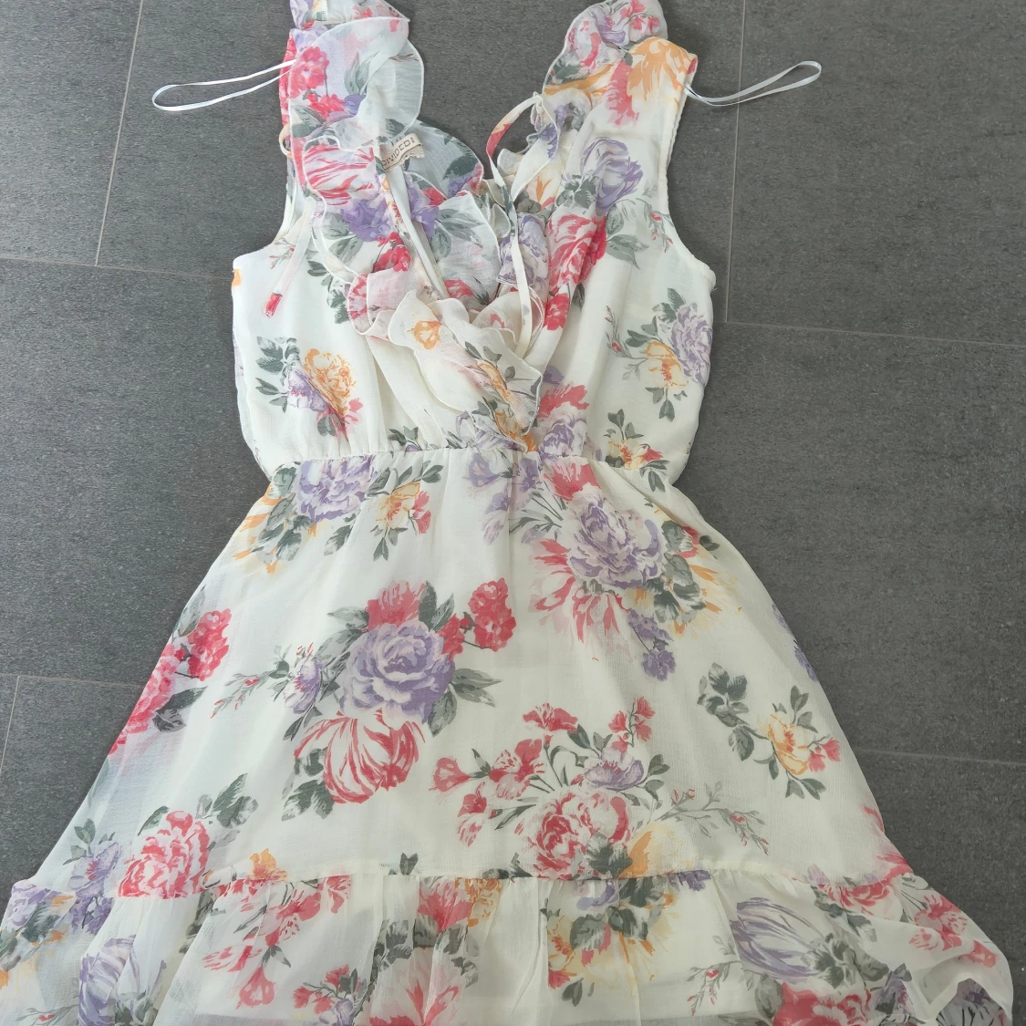 Blommig kortklänning från Divided - 2