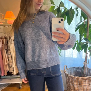 Stickad tröja  - Stickad tröja från Cubus. Fin blå färg! Size S. Fint skick! Pris 80kr.