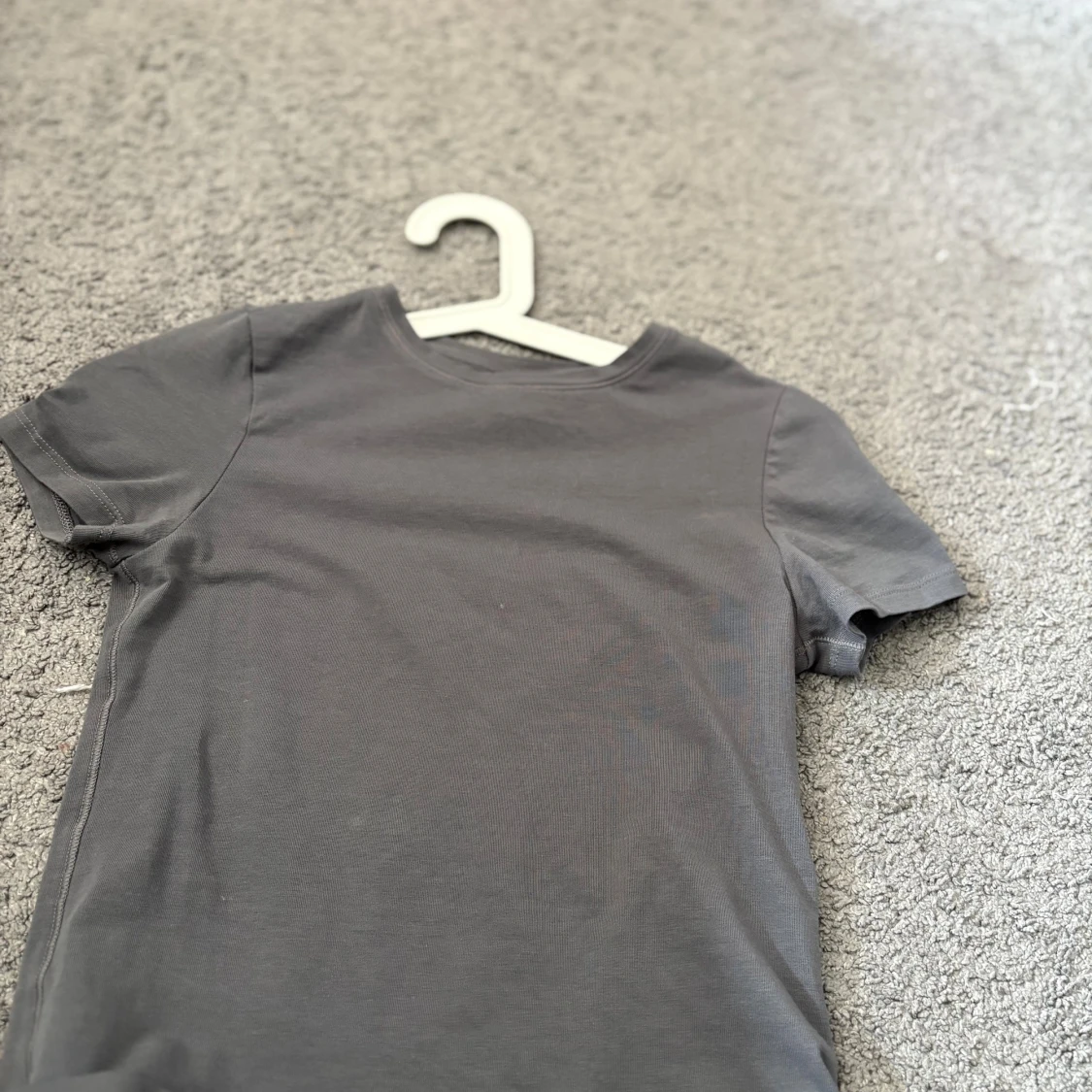 Grå basic t-shirt från H&M Divided XS - 1