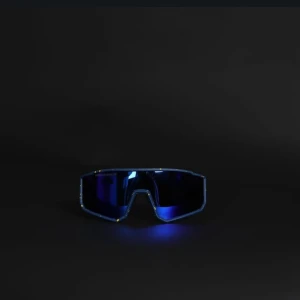 Blå sportglasögon  - Säljer ett par feta sportglasögon med spegelblå lins och blå ram med gula prickar. Perfekt för Afterskin eller allmänt uteaktiviteter! 