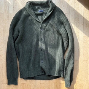 Stickad Ull kofta grön - Inga konstigheter, 9/10 Skick. Storlek L