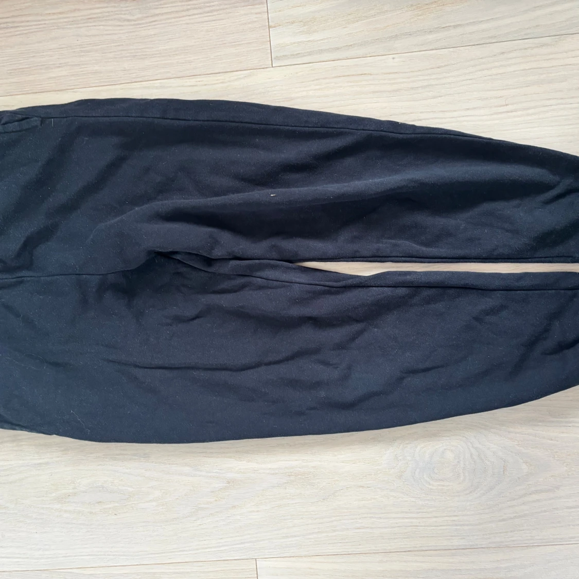 Svarta mjukisbyxor i storlek 170
