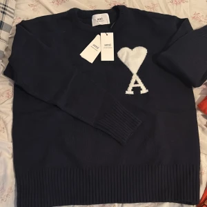 Ami Paris/bästa skick  - Nytt skick mörk blå ami Paris 