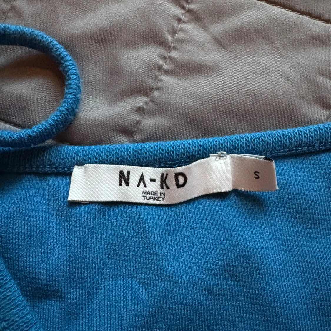 Blå ribbad klänning från NA-KD - 2