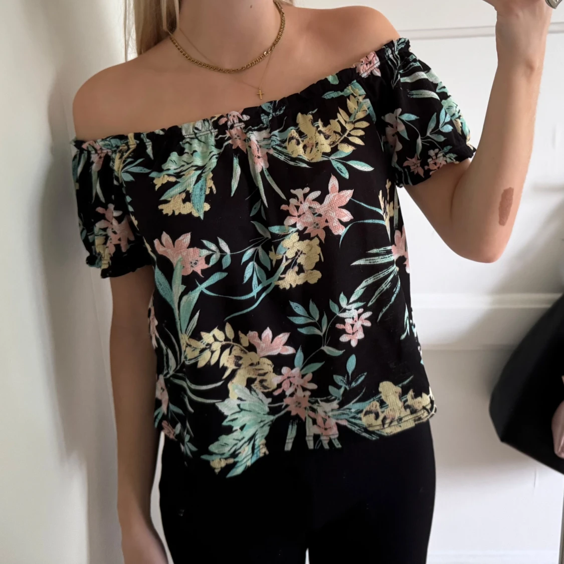 Blommig offshoulder topp 
