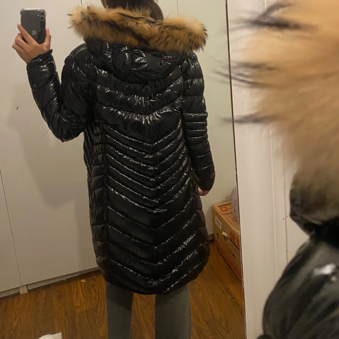 Svart Moncler dunjacka med päls - 3