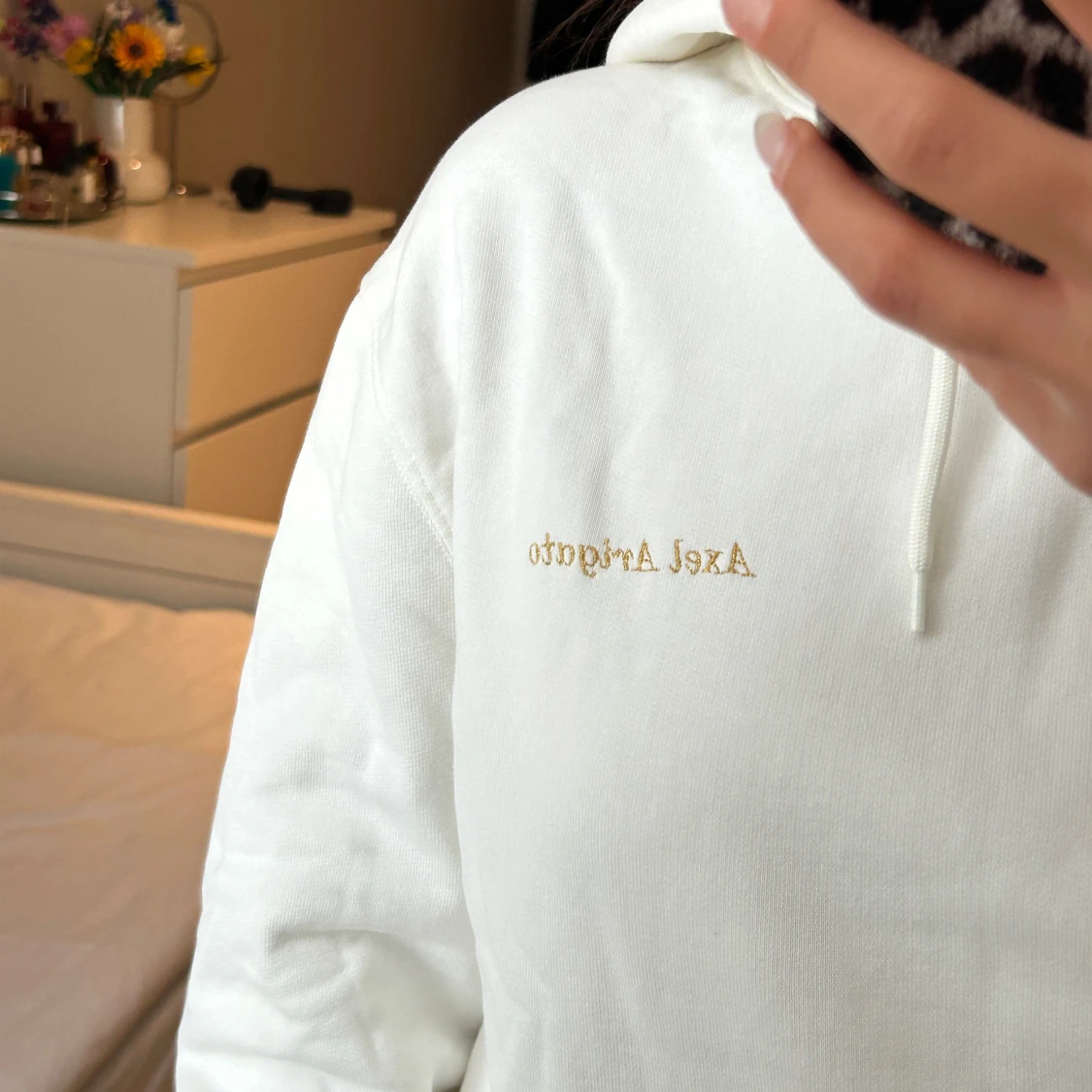 Vit hoodie från Axel Arigato - 2