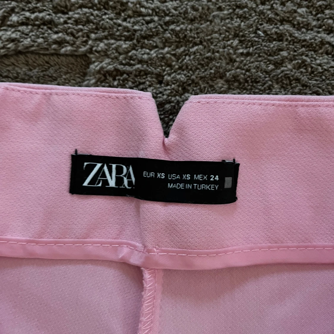 Rosa högmidjade byxor från Zara XS - 3