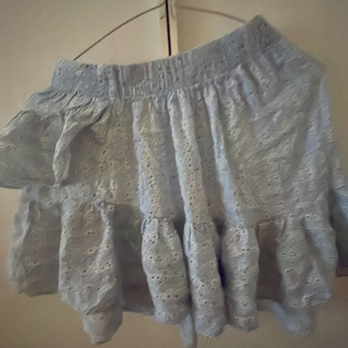 Ljusblå volangkjol från ONLY