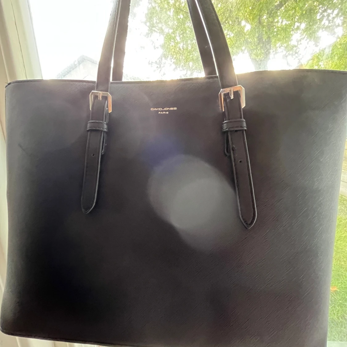 Svart axelväska från David Jones