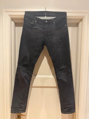 Nudie grim trim - Svarta jeans från nudie. W:30 L:32