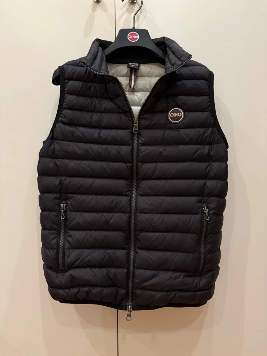 Svart dunväst från Colmar
