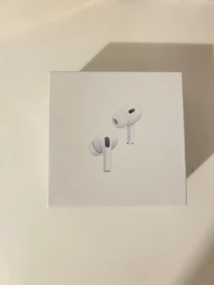 Apple AirPods Pro 2 - Helt nya oanvända Apple AirPods Pro 2 med förpackning.