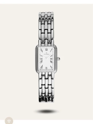 Silverfärgad klocka från Mockberg - Säljer min klocka från Mockberg i silverfärgat rostfritt stål. Köptes för mindre en två månader sedan men säljer denna då jag fick en annan. Nypris 1900kr säljer för 1200kr utan defekter. Klockan är anpassad för min arm men originalbox och länkar finns kvar. Kontakta gärna om du har några frågor☺️