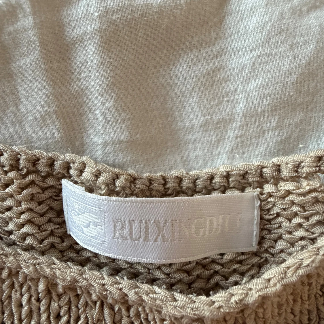 Beige stickad topp från Ruixingdi - 1