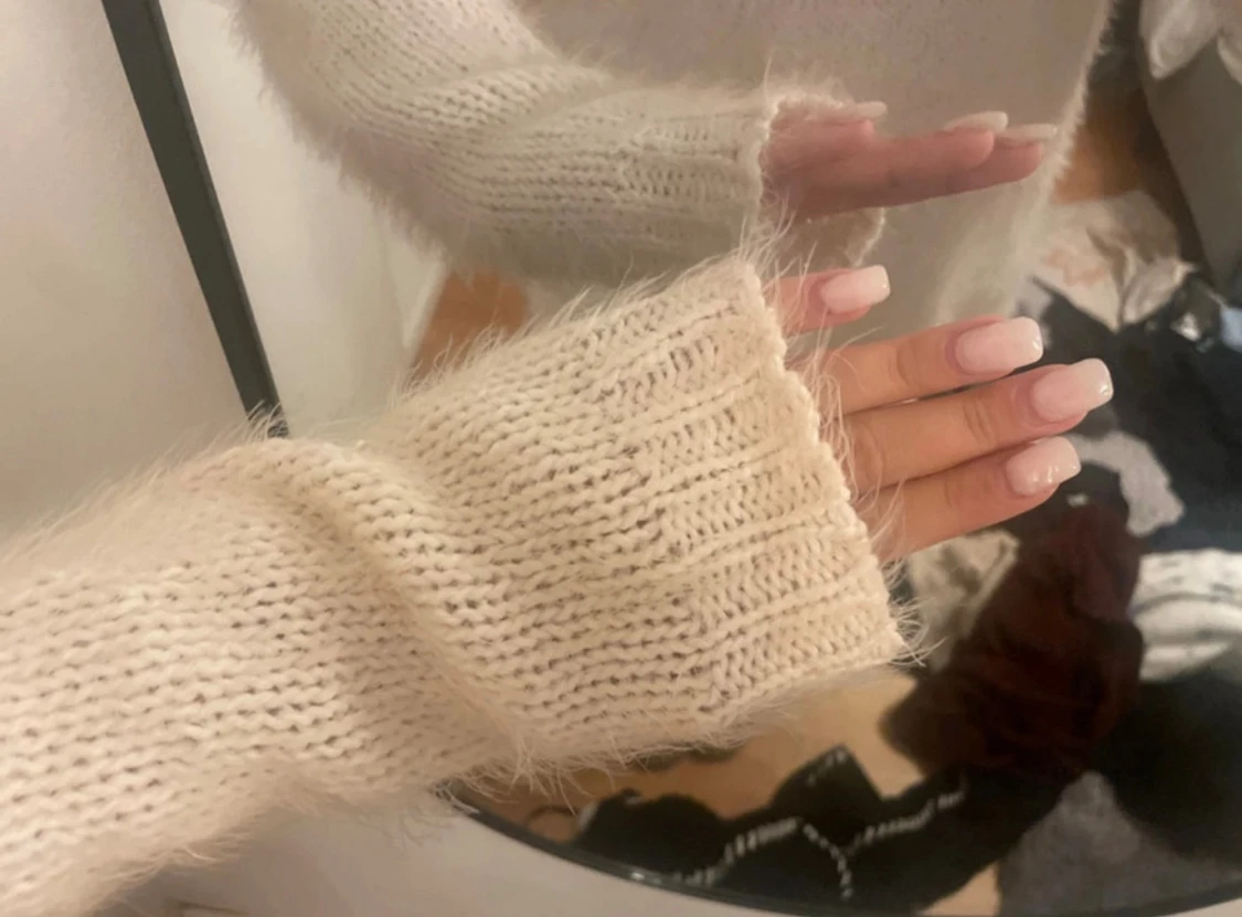 Fluffig stickad tröja - 1