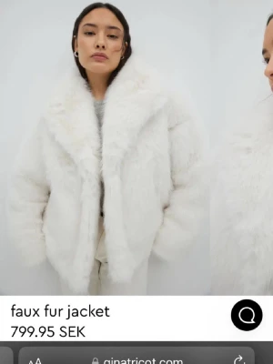 Vit pälsjacka - vit pälsjacka från gina tricot i mycket bra skick ( nästan som ny ) säljer pga att den inte kommer till användning