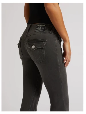 Gråa True Religion jeans bootcut storlek 24 - Snygga mörkgrå jeans från True Religion med bootcut passform. Jeansen har klassiska fickor med dekorativa sömmar och silverfärgade knappar. Tillverkade i mjukt jeansmaterial med stretch för extra komfort. Knappt använda men har några lösa trådar och lite slitna längst ner men det syns inte och det är absolut inget hål. Jag kan skicka bild om man är intresserad❤️☺️Pris kan såklart diskuteras❤️💕