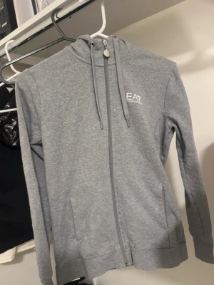 Ea7 - Ea7 tröja äkta köpa på JDsports för 900kr  S/Xs