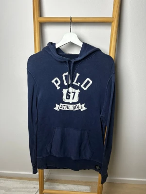 Blå Ralph lauren hoddie | M - Ralph lauren hoodie | Fint skick utan defekter | Om du har frågor tveka då inte på att höra av dig ⚜️|