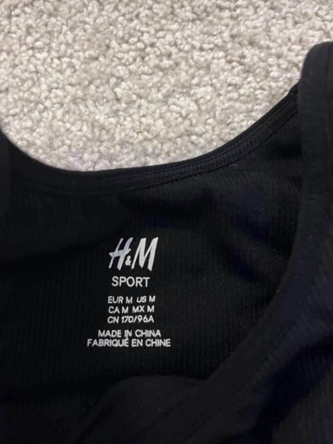 Svart ribbad linnetopp från H&M Sport - 1