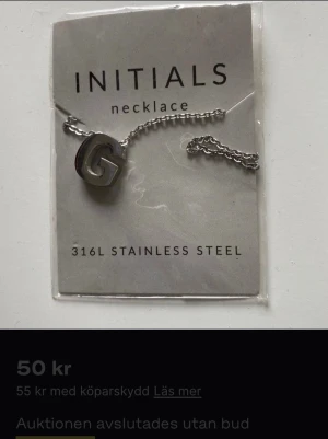Halsband i stål med bokstaven  G  - Halsband i stål Nytt - aldrig använt halsband med berlock föreställande bokstaven G 