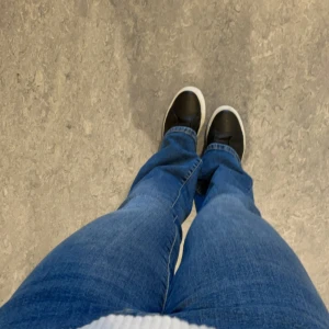 Lågmidjade jeans  - Jätte snygga lågmidjade jeans, säljer för att jag har liknande 💕